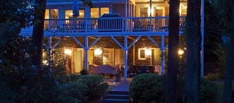 Buchen Sie jetzt Ihren Urlaub! | Perfekter Luxus-Rückzugsort am See in einer ruhigen Bucht