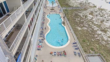 Een binnenzwembad, een verwarmd zwembad