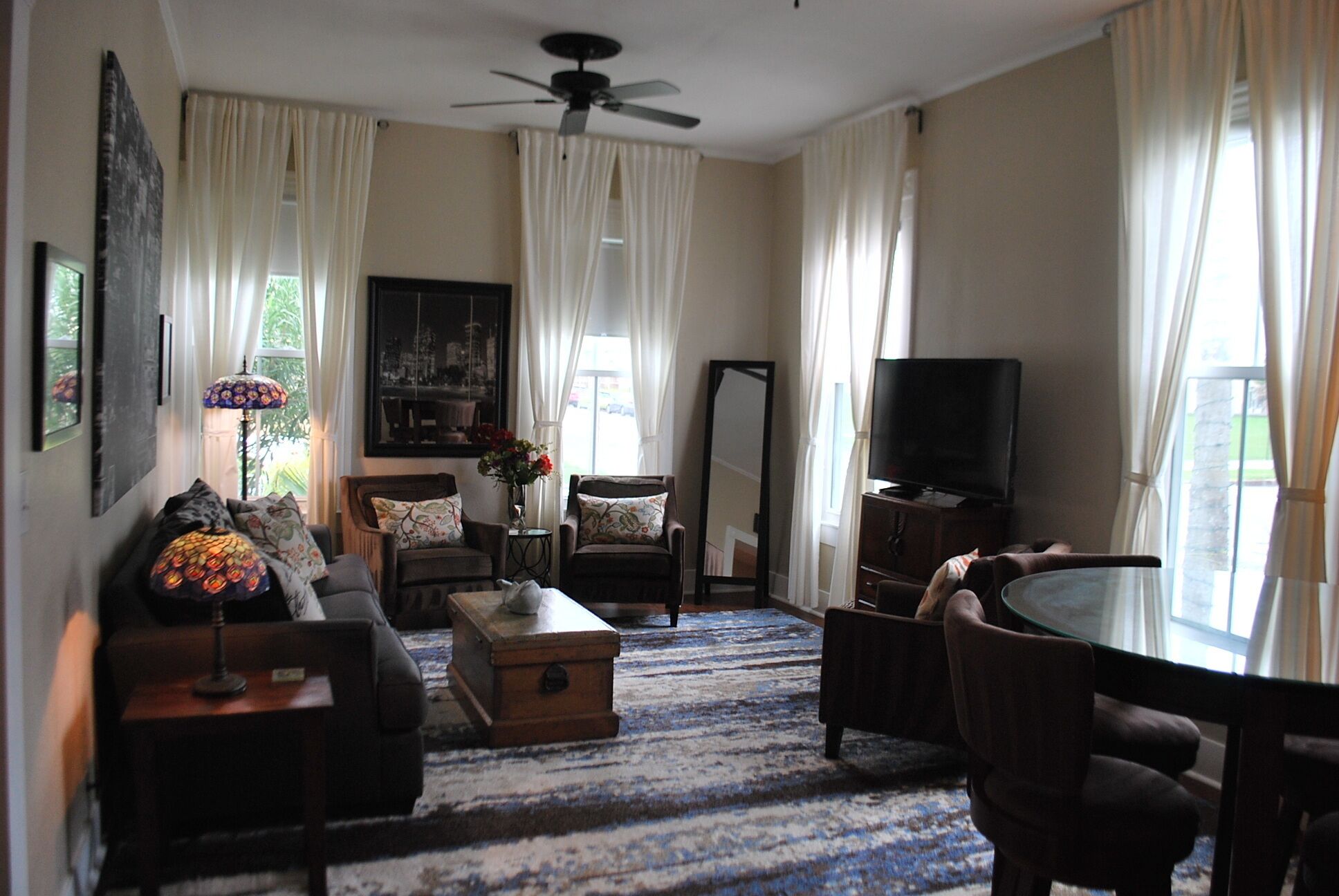 Stylish 2/1 - Walk 2 BEACH!  Luxury. Self Check in. Bikes. Grill. Parking! 