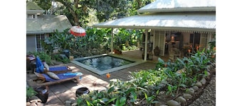 Beautiful Balinese Bungalow, Quiet Jungle Setting, Heart of Town. Private Pool.