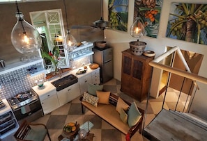 Refrigerador, microondas, horno y parrilla de estufa