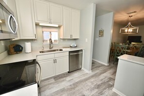 Fridge, microwave, oven, dishwasher - Sundown A 24 (Pensacola)