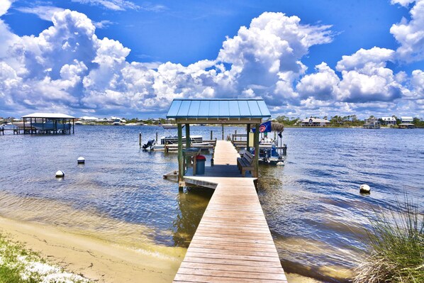Beach nearby - Stunning views beach access pool courts onsite mgmt near dining snowbird rates. (Pensacola)