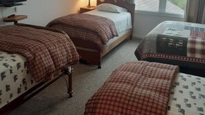A hotel room with two beds, a ceiling fan, a TV, and a window with a view of the outside. - 4 Bedroom House - Great Views - Secluded Location (Jim Thorpe)