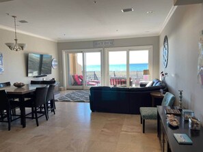 Smart TV, reproductor de DVD, libros y estéreo 