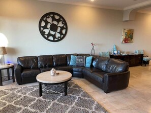Smart TV, DVD player, books, stereo