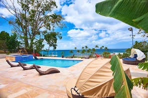 Pool - Surfers Paradise Villa - Beachfront Sleeps 24 (Tobago)