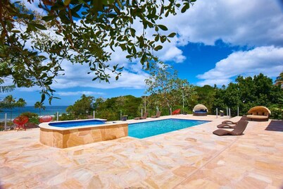 Surfers Paradise Villa - Beachfront Sleeps 24