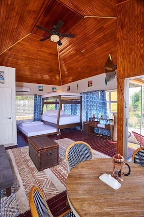 6 bedrooms, desk, iron/ironing board, WiFi