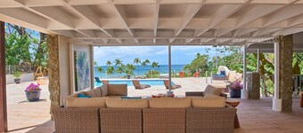 Surfers Paradise Villa - Beachfront Sleeps 24