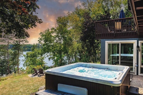 Eagle’s Nest - Lake Home with Hot Tub and Fire Pit