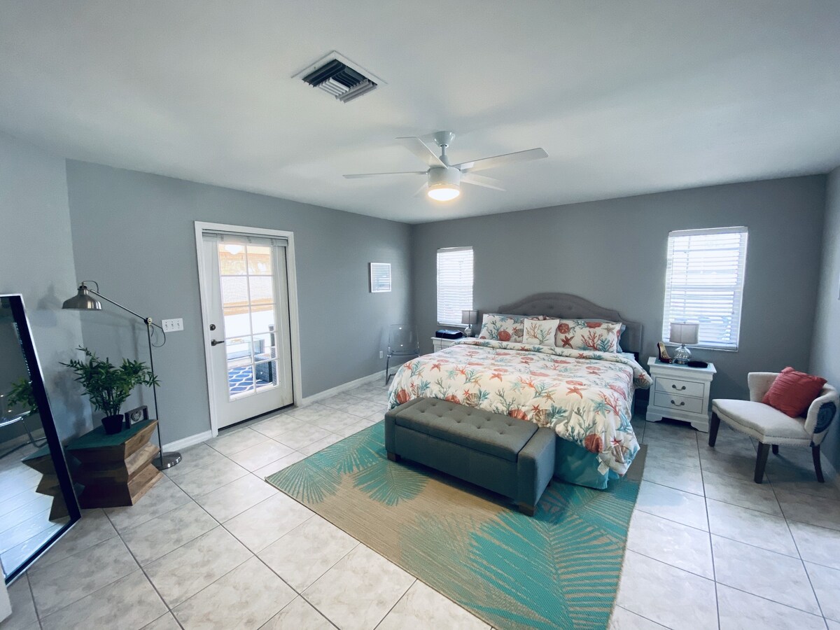 Photo 28 of HAPPYOURS Luxury Heated Pool, Hot tub No Additional Fees!!! @ Vanderbilt beach