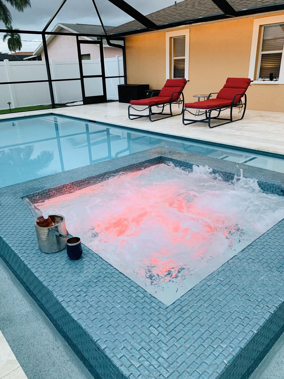 Photo 15 of HAPPYOURS Luxury Heated Pool, Hot tub No Additional Fees!!! @ Vanderbilt beach