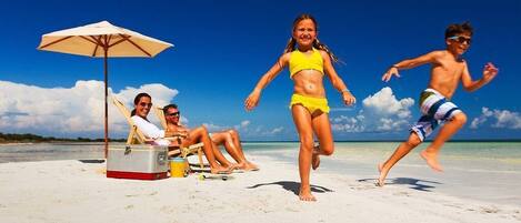 In Strandnähe, Liegestühle, Strandtücher