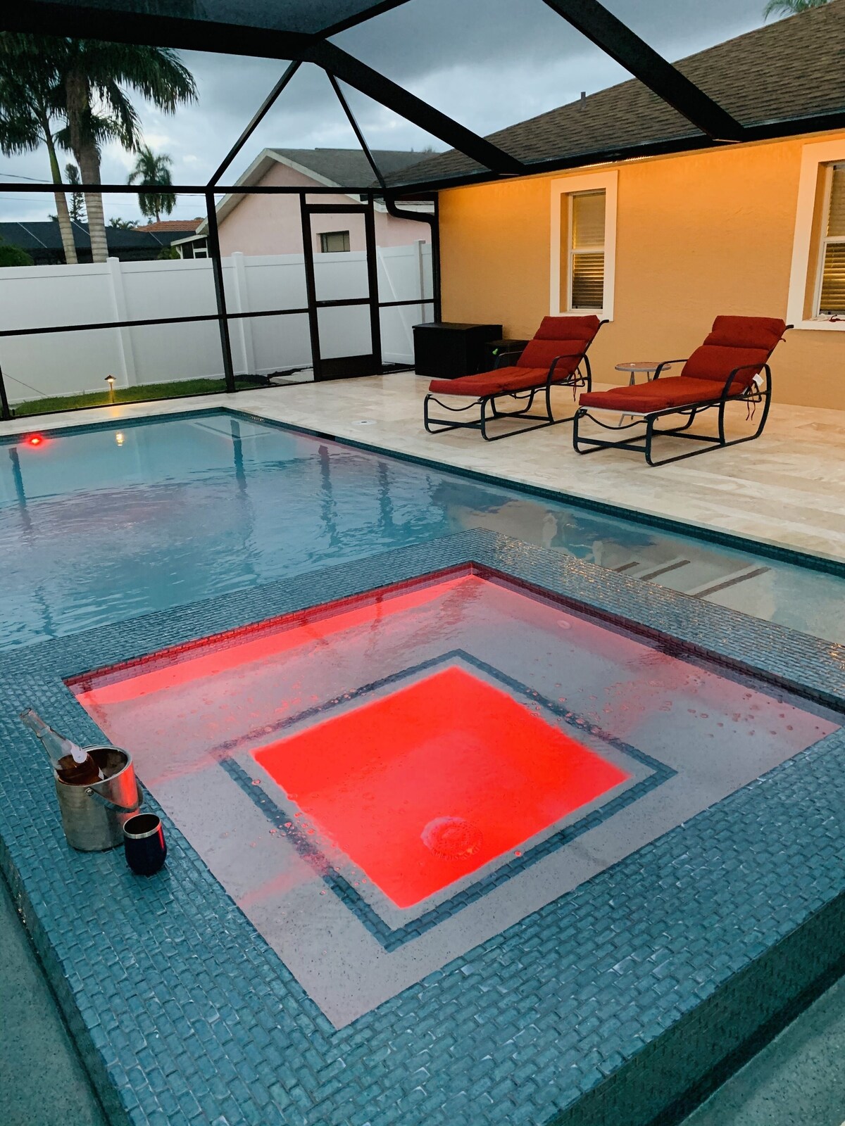 Photo 3 of HAPPYOURS Luxury Heated Pool, Hot tub No Additional Fees!!! @ Vanderbilt beach