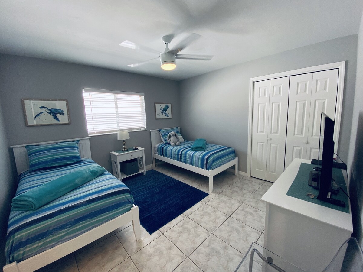 Photo 34 of HAPPYOURS Luxury Heated Pool, Hot tub No Additional Fees!!! @ Vanderbilt beach