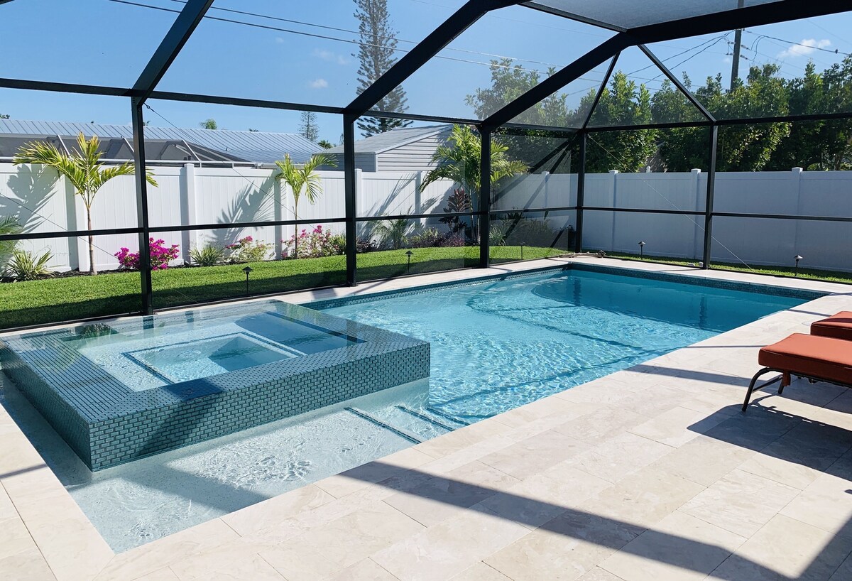 Photo 5 of HAPPYOURS Luxury Heated Pool, Hot tub No Additional Fees!!! @ Vanderbilt beach