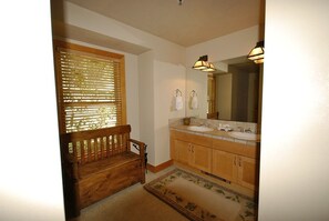 Duschwanne, Whirlpool, Haartrockner, Bidet