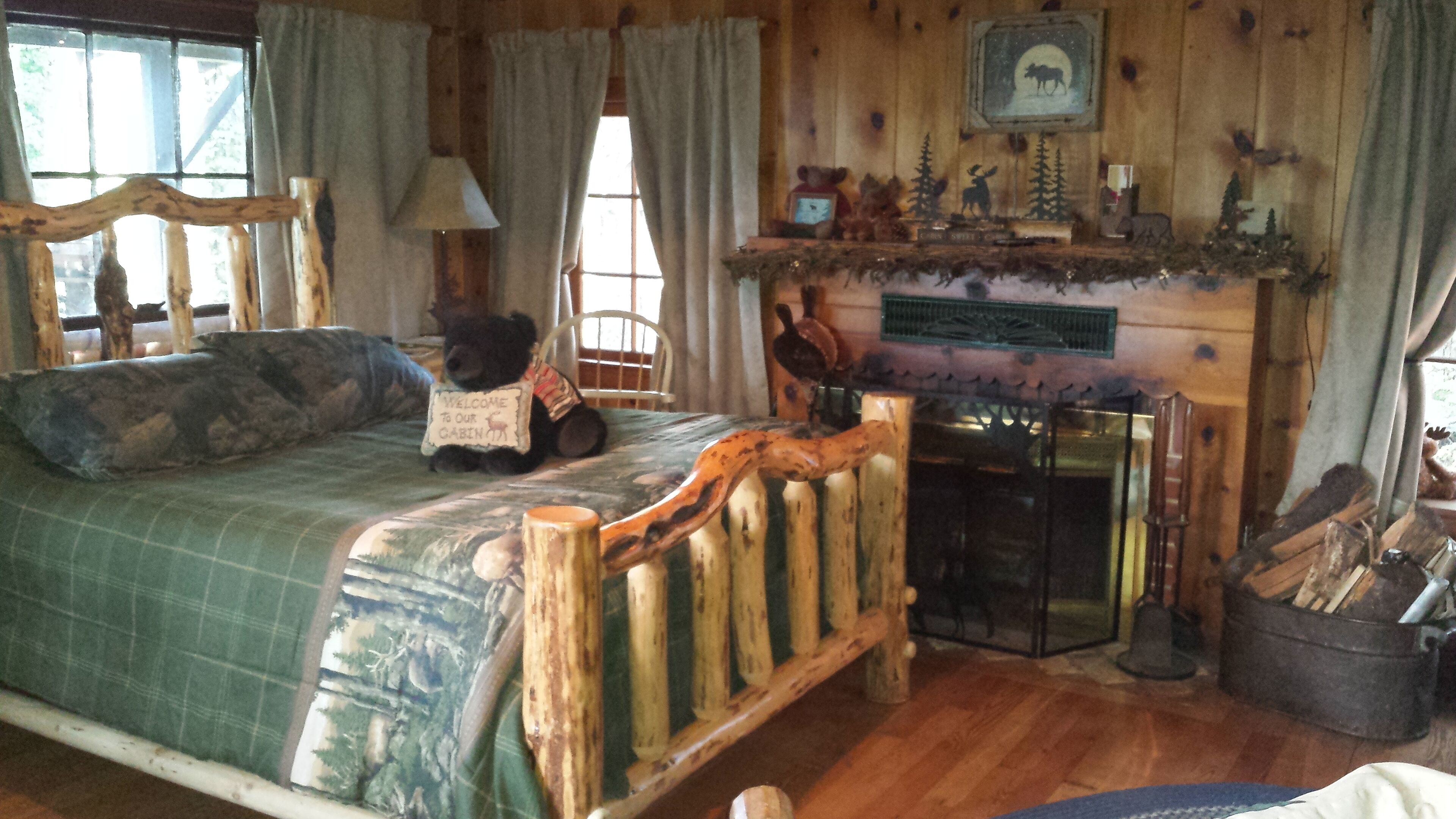 Unique Cabin in the Woods Near Mount St. Helens