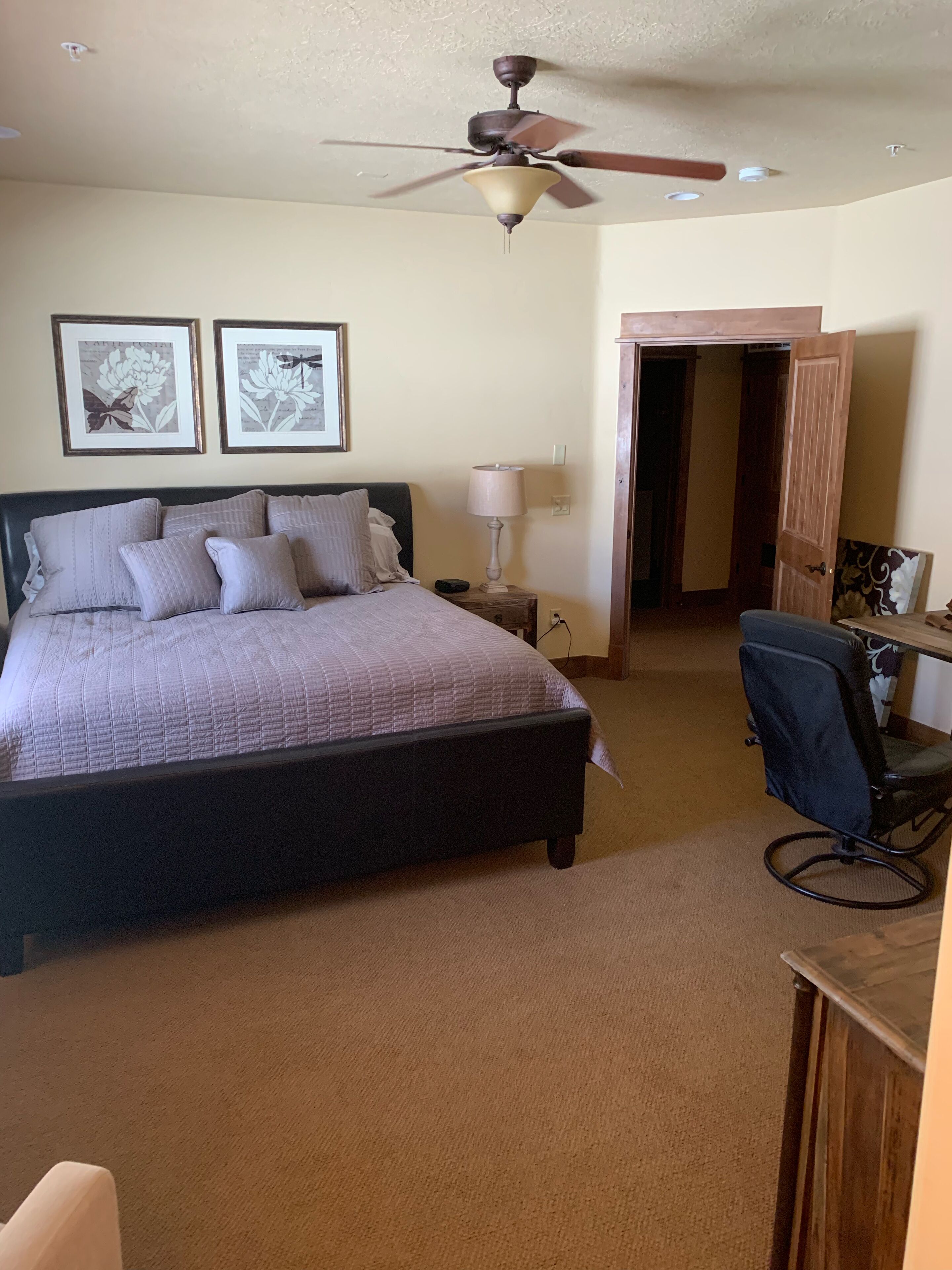 Cozy 3 bedroom 2 Bath in newest condos on the mountain