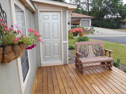 The Bungaleau 1 Bedroom House In Cute Rivertown