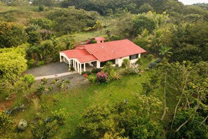 Exterior - Spectacular views in very private and exquisitely landscaped setting (Atenas)