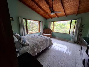 3 bedrooms, iron/ironing board, free WiFi, bed sheets - Spectacular views in very private and exquisitely landscaped setting (Atenas)