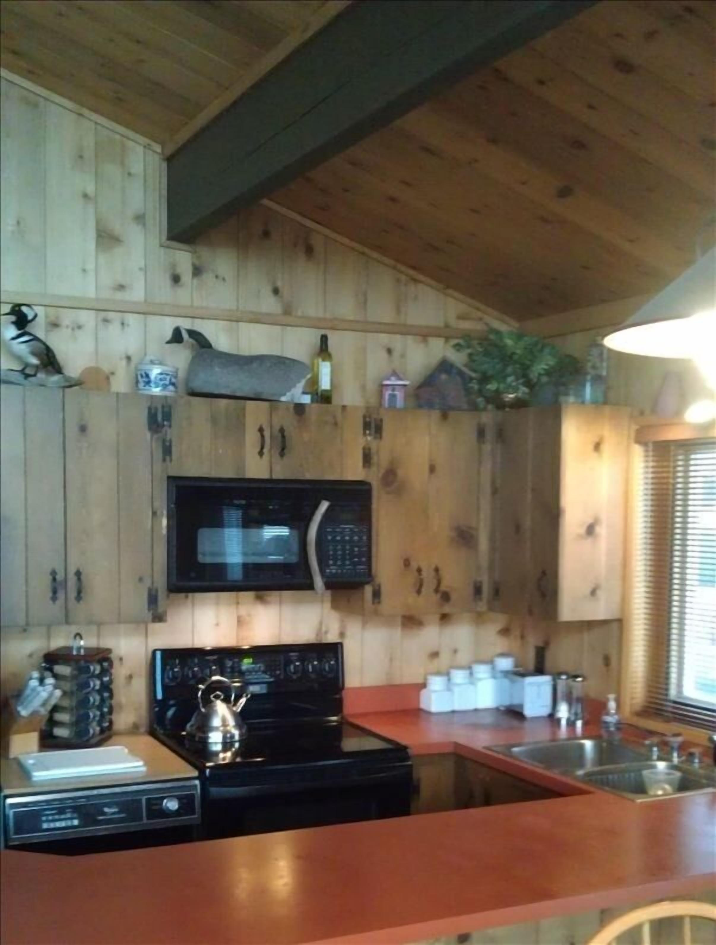 STEPS FROM THE SAND!! NOT SEPERATED BY ROADS OR RAILS!! 4 Bedroom 2 Bath