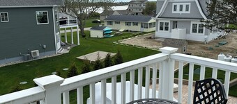 Geräumiges, modernes Narragansett Beach House mit Blick auf das Wasser und großartigen Gästebewertungen!