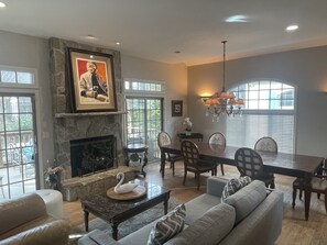 Smart TV, fireplace, DVD player, music library - Luxury Carriage House 4bd walking distance to downtown Rehoboth in Canal Corkran (Rehoboth Beach)