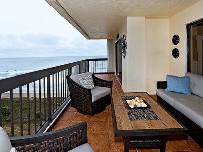 Beautiful Condo on the Beach with Amazing Views! Holiday Dates Available!