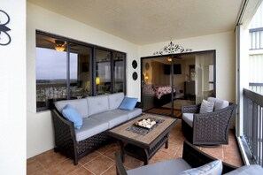 Smart TV, fireplace, DVD player, books