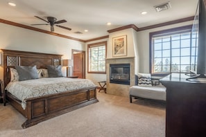 6 bedrooms, desk, iron/ironing board, free WiFi