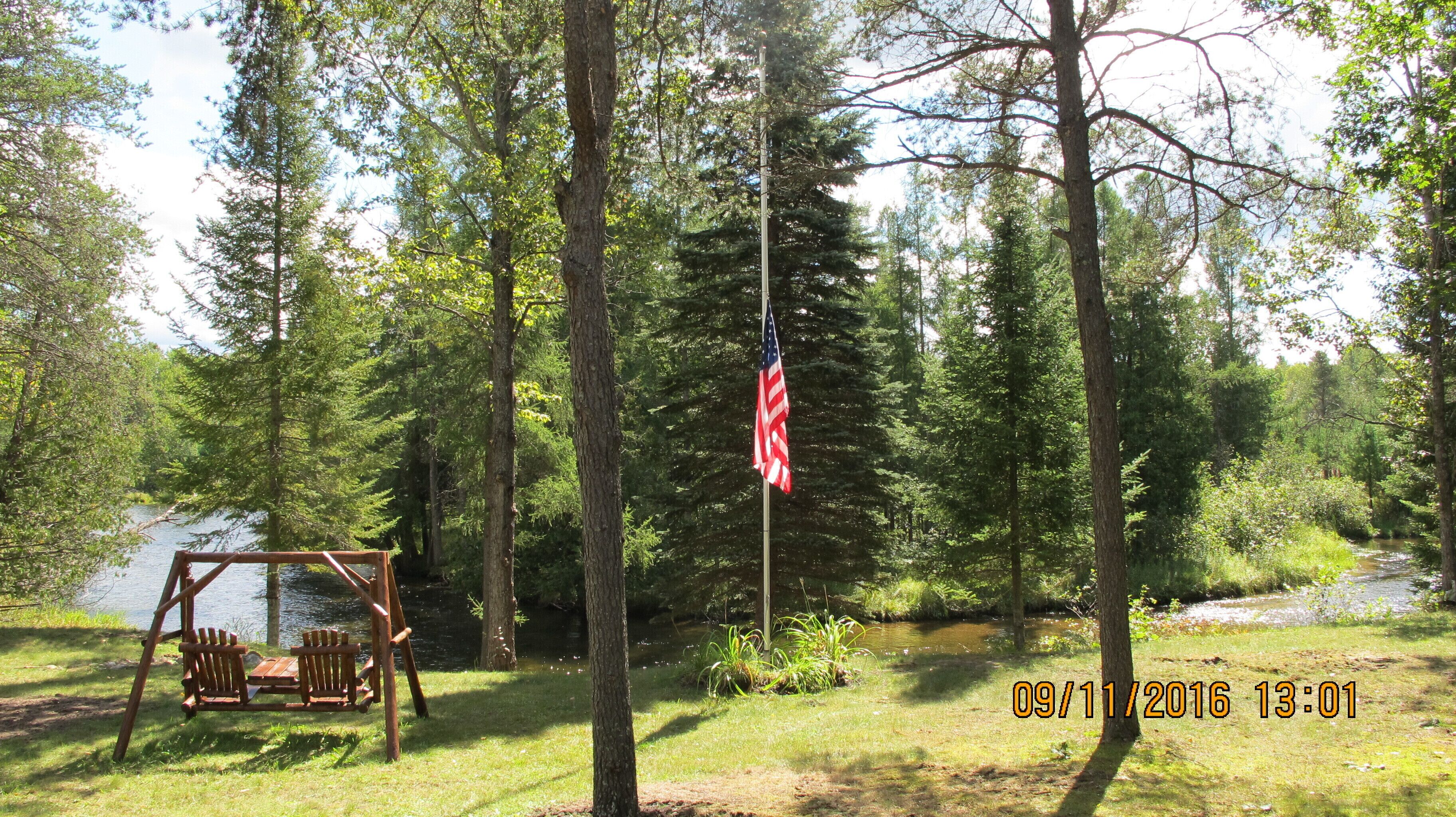 Boardman River (Traverse City) Log Cabin - YOUR OUTDOOR OASIS ALL YEAR LONG!
