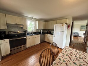 Frigorífic, microones, forn i placa de cuina 