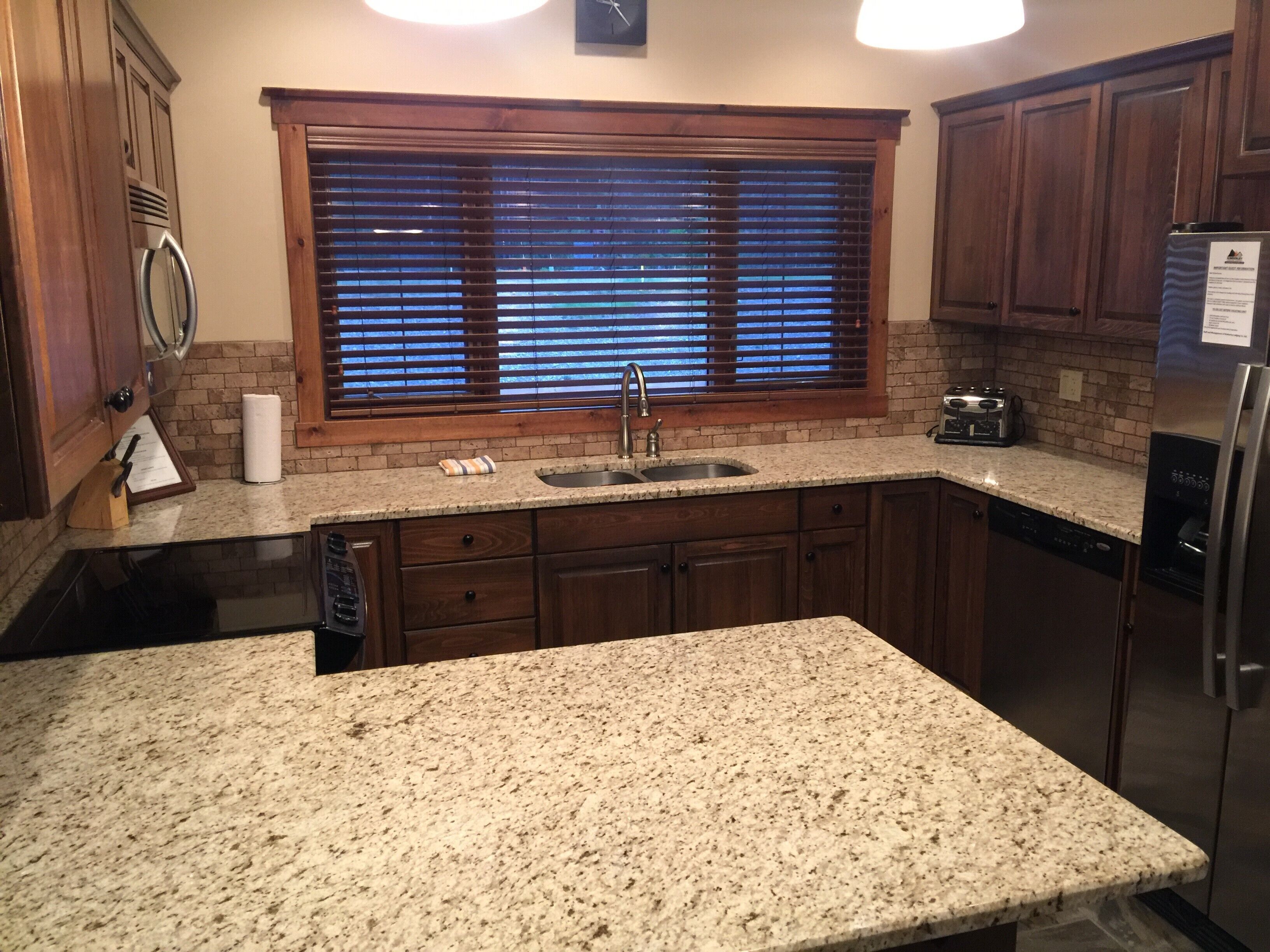 Ski In/Out Condo w private Hot Tub, Mtn Views, Heated Parking, Golf in Minutes!