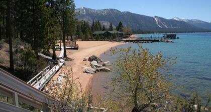 Classique Tahoe Accueil Ă Elk Point, Nv. Sud-Est sur la rive du lac