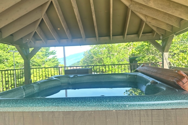 Bañera de hidromasaje al aire libre