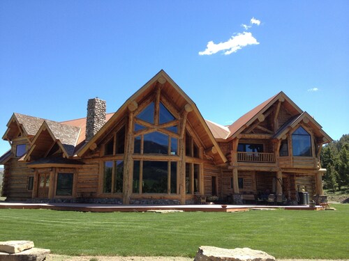 Log Lodge, familial et convivial, près de Yellowstone Park sur notre ranch privé