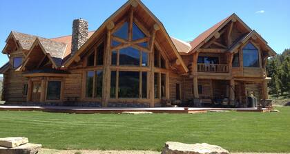Log Lodge, Family friendly, near Yellowstone Park on our private ranch