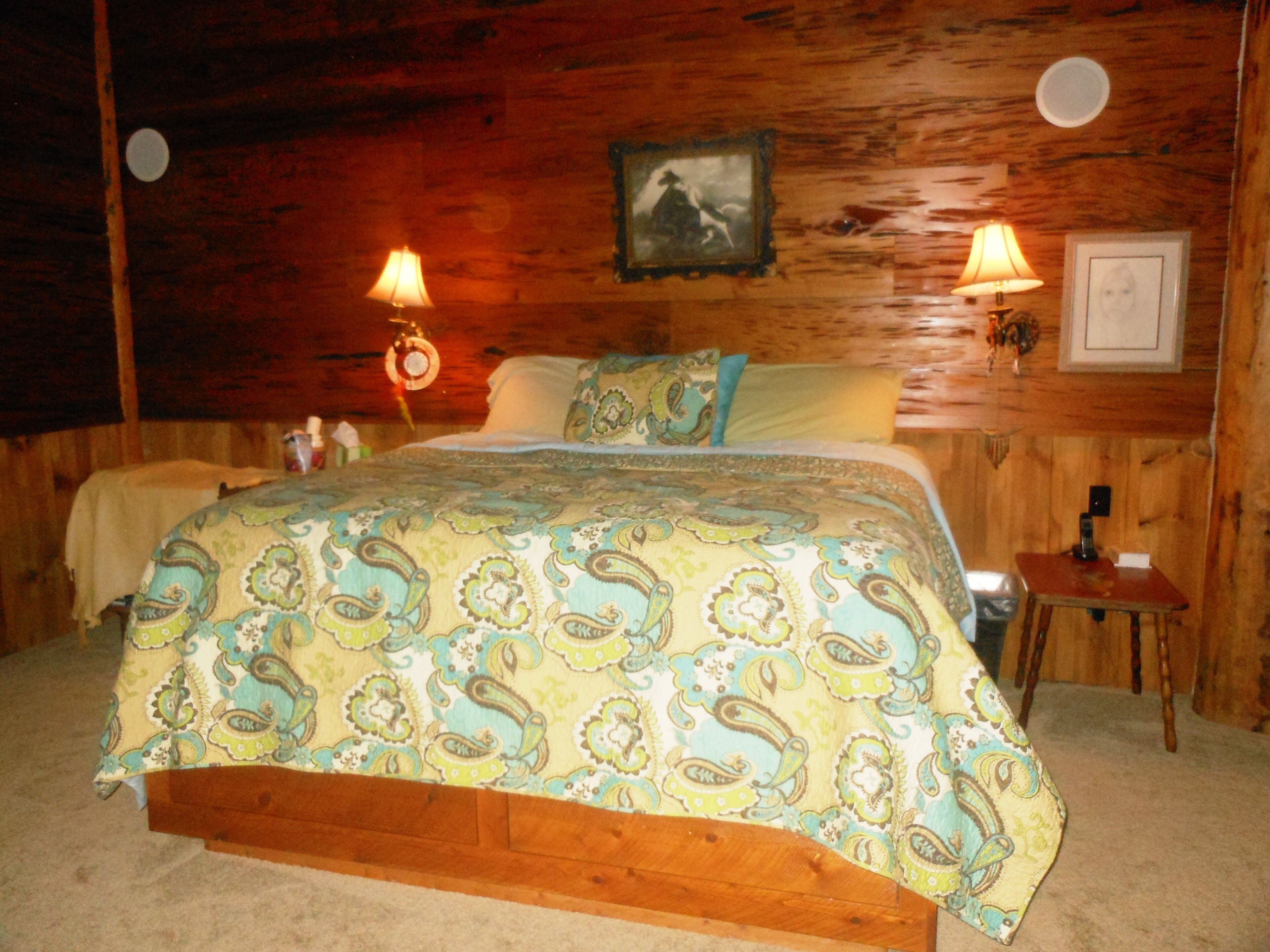 Log Lodge, Family friendly, near Yellowstone Park on our private ranch