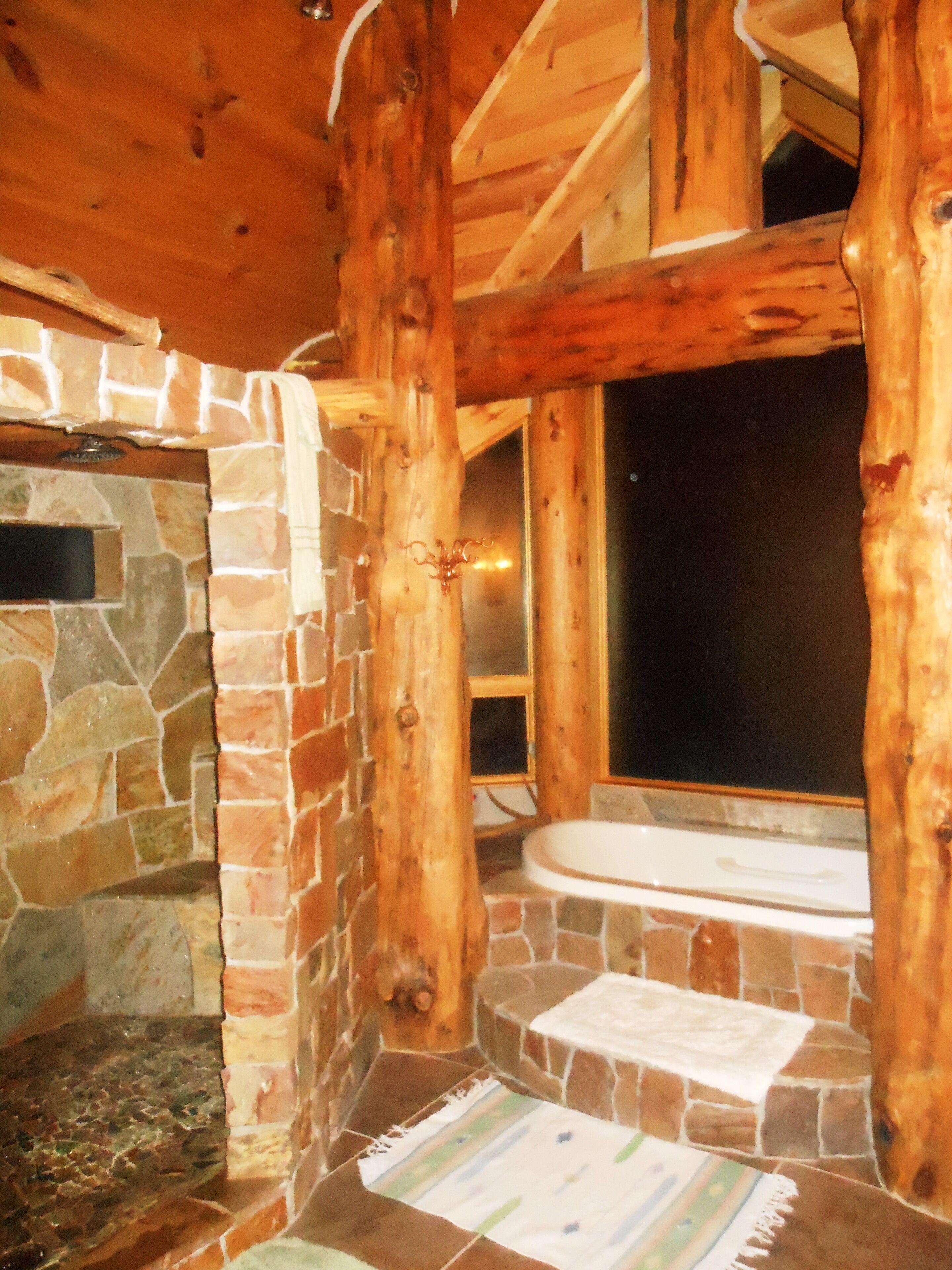 Log Lodge, Family friendly, near Yellowstone Park on our private ranch