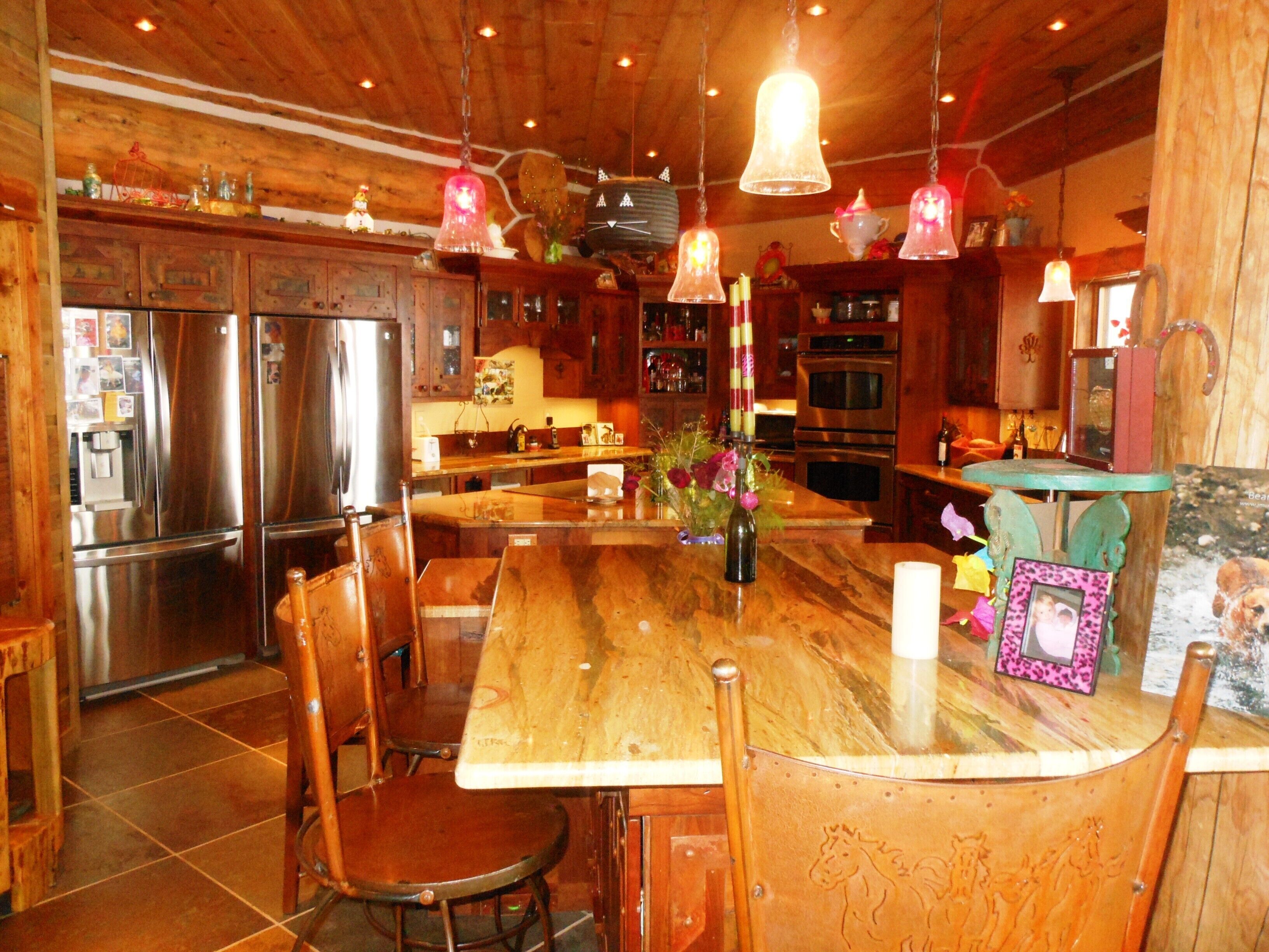 Log Lodge, Family friendly, near Yellowstone Park on our private ranch