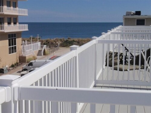  Huge 5 Bedroom, 4 bathrooms /Ocean Views/ Open July 10--17, 2026