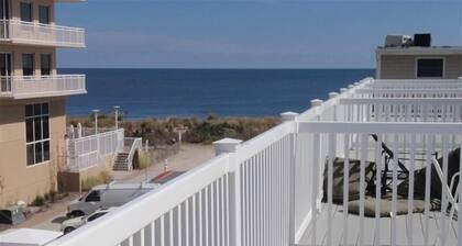 Huge 5 Bedroom, 4 bathrooms /Ocean Views/ Open July 10--17, 2026