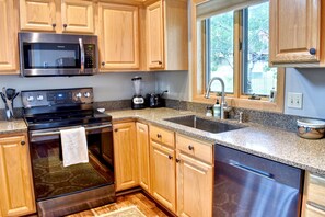 Fridge, microwave, oven, stovetop - Ski In/Ski out - Great Location in Big Sky Mountain Village (Big Sky)