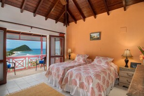 5 chambres, coffres-forts dans les chambres, fer et planche à repasser