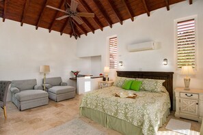 5 Schlafzimmer, Zimmersafe, Bügeleisen/Bügelbrett, Reisekinderbett