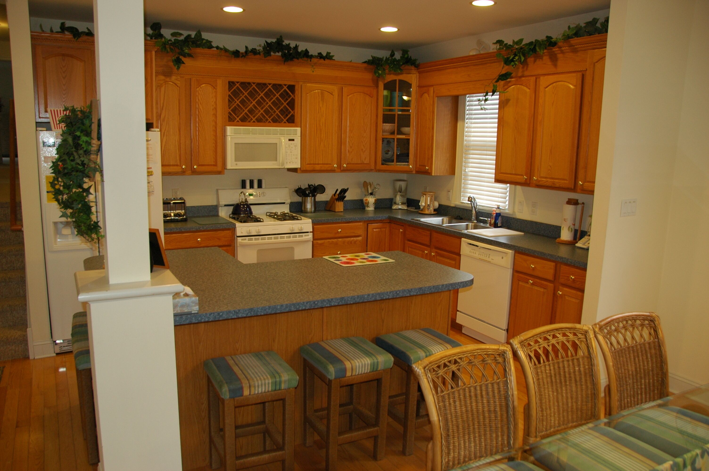 Beautiful, Spacious, 1st Flr 1.5 blocks to beach - 12th & Wesley