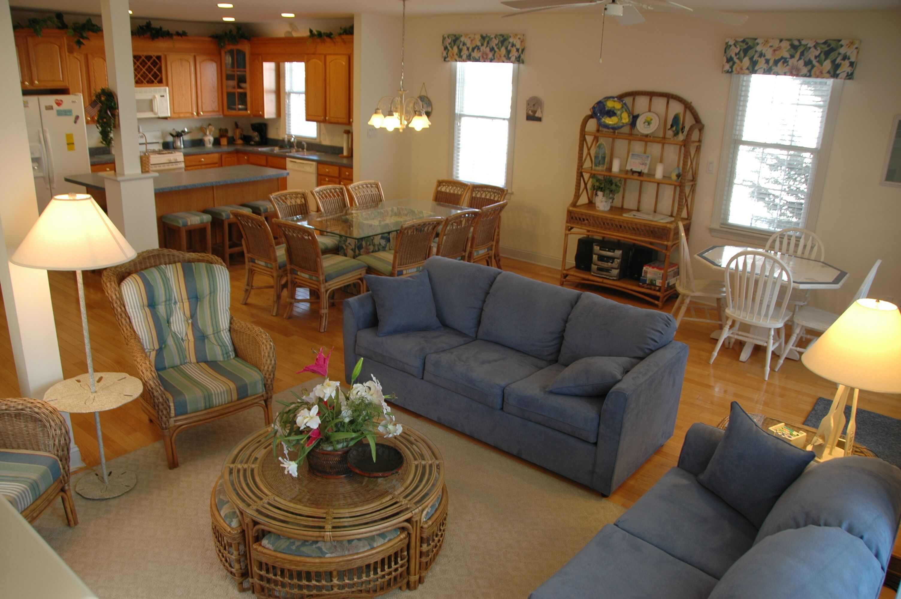 Beautiful, Spacious, 1st Flr 1.5 blocks to beach - 12th & Wesley